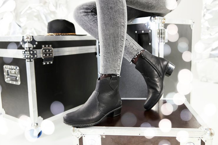 Rieker kotník na podpatku černý Y0762-00