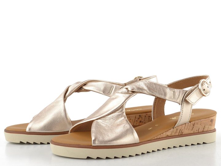 Gabor metalické sandály na klínu puder 82.751.82