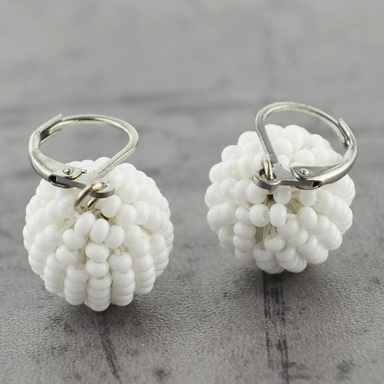 Náušnice rokajl visací kulička bílá