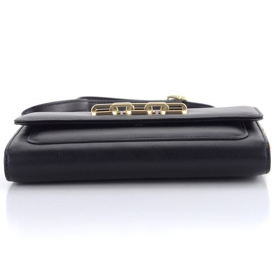 Ara malá kabelka s klopou Mila Schwarz 16-21907-50