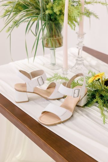 Remonte bílé kožené sandály na podpatku D1K51-80