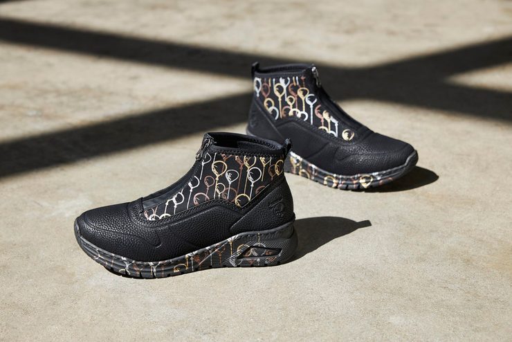 Rieker športovejšia členková obuv s predným zipsom čierna M4953-00