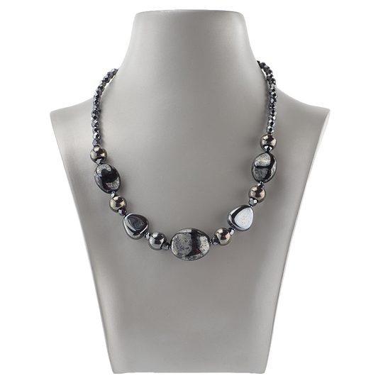 Náhrdelník ze skleněných kamenů tmavě šedý hematit
