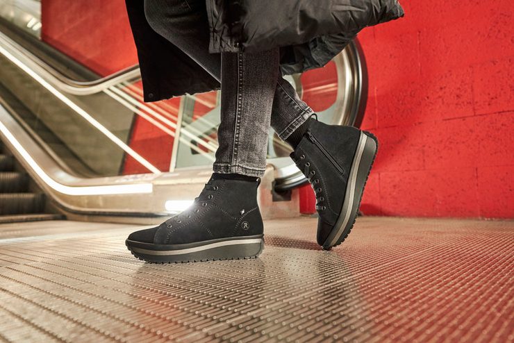 Rieker Revolution športovo ladená členková obuv čierna W0960-00