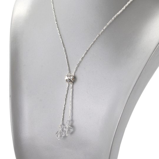 Náhrdelník z drobných rokajlů s větším krystalem/stříbrná barva