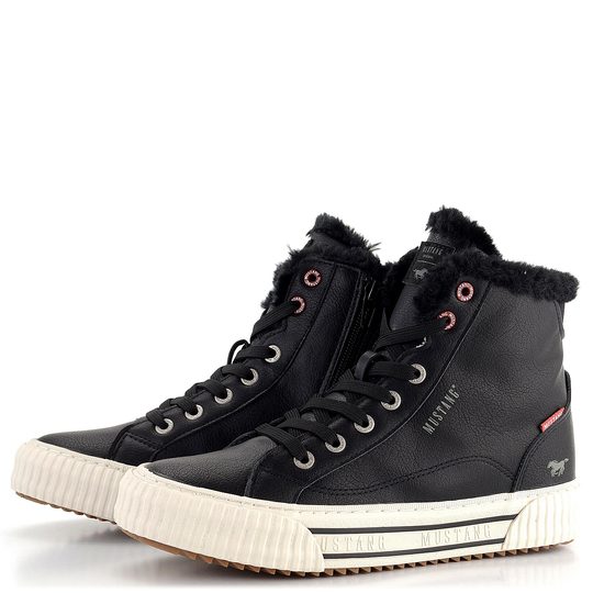 Mustang vyteplený šněrovací kotník na platformě černý 1442-601-009