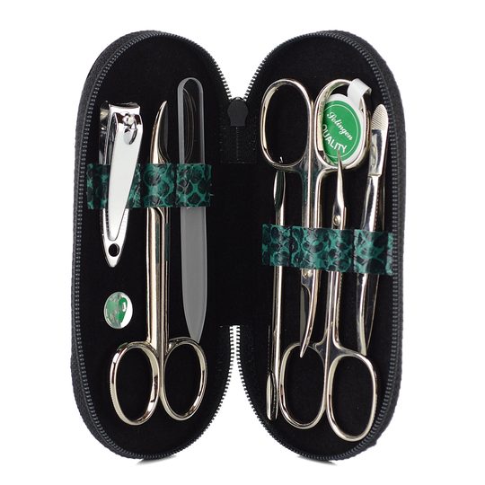 Zelená manikúra se Solingen nůžkami