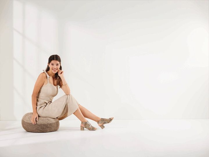 Rieker římské hadinkové sandály na podpatku 64780-90