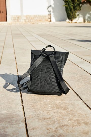 Rieker černý batoh s klopou H1386-01