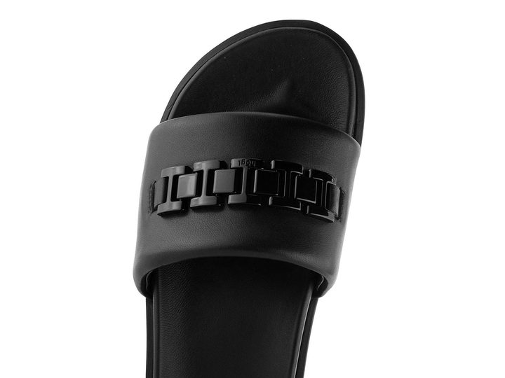 Högl šľapky ozdobené retiazkou Black 9-100810