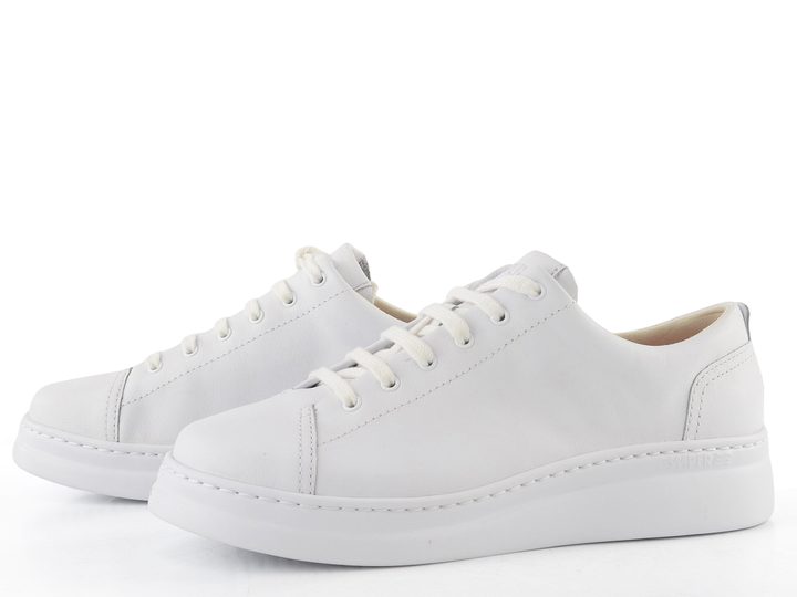 Camper bílé polobotky na platformě Runner Up K200508-041