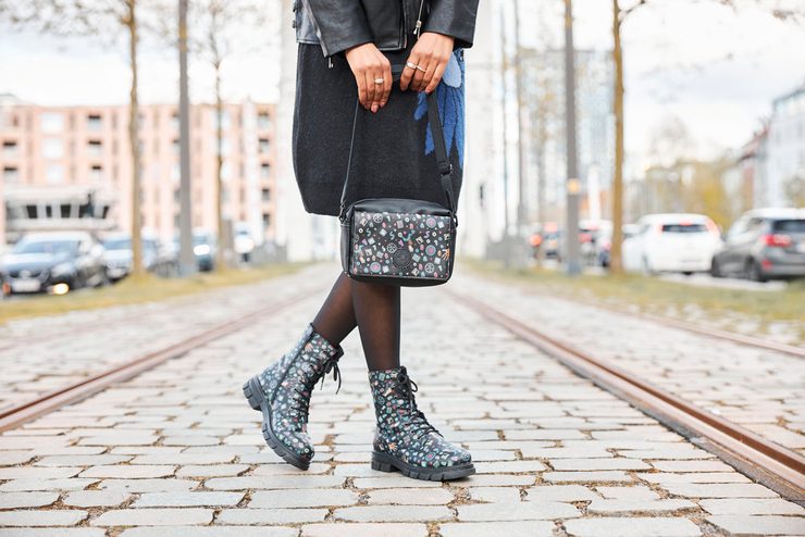 Rieker šnurovacia členková obuv na hrubej podošve čierna s potlačou Z9120-90