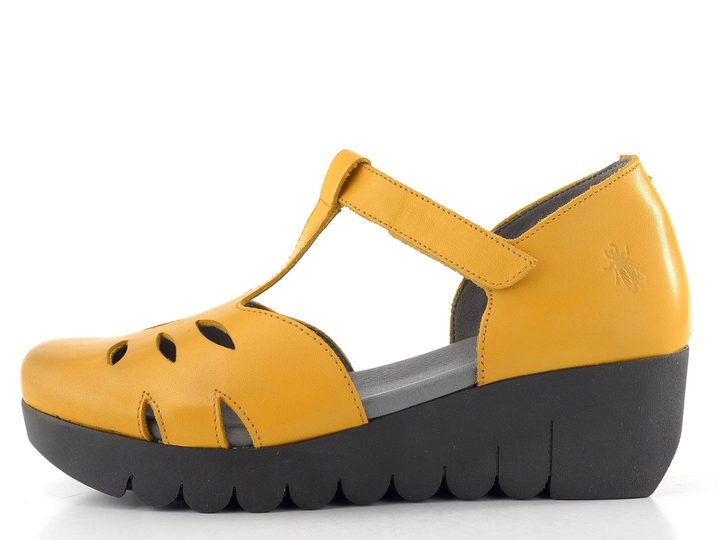 Fly London sandály na klínu mustard P145224001