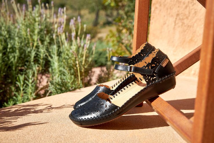 Pikolinos prořezávané baleríny s páskem Vallarta Black 655-0906