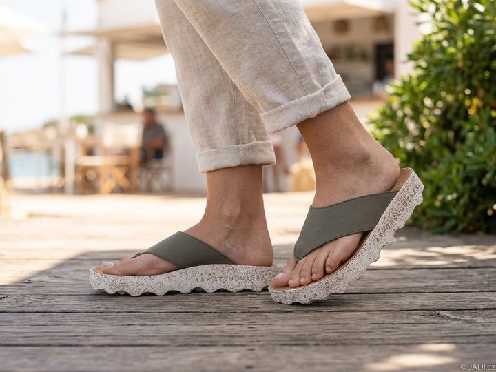 Asportuguesas dámske žabky Cami L khaki P018223017