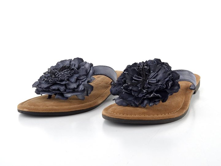 Lazamani žabky s květinou black 33517