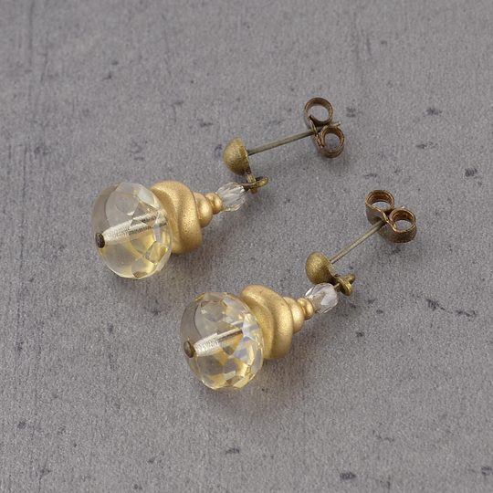 Náušnice zo sklenených kameňov visiace číre/béžové/zlatý pokov