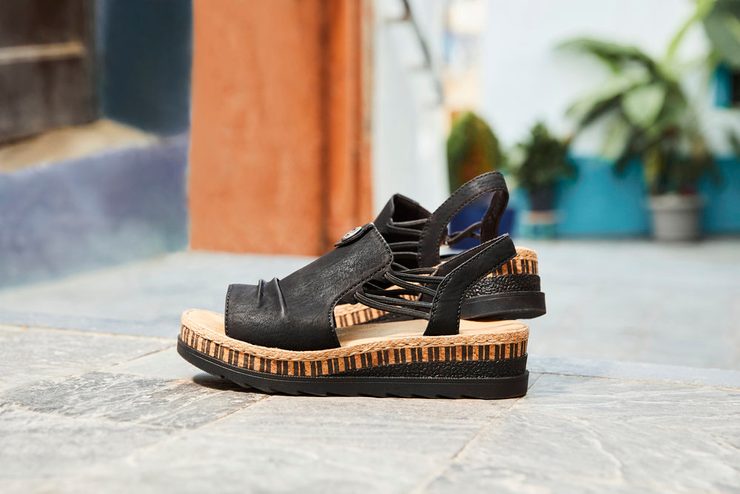 Rieker černé sandály se širokým nártem a gumičkami V7972-00