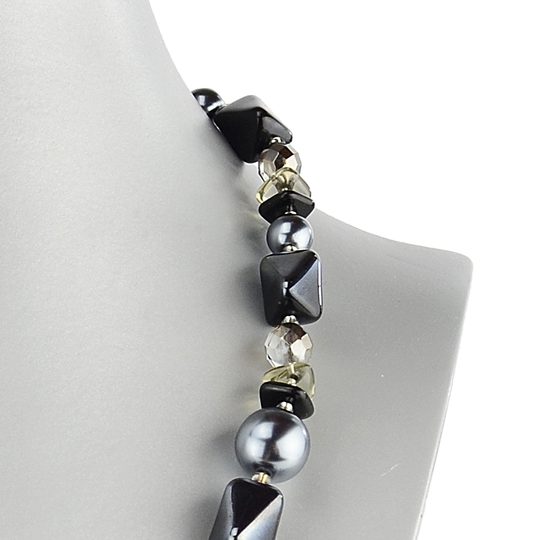 Náhrdelník zo sklenených kameňov čierny/hematit