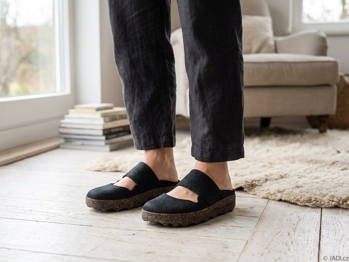 Asportuguesas šľapky s plnou špičkou Cana L black P018176013