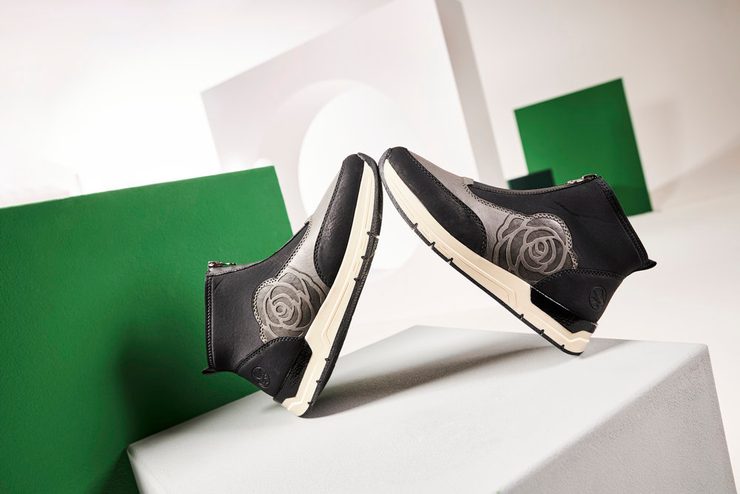 Rieker športovejšia členková obuv s predným zipsom čierna/šedá 58956-00