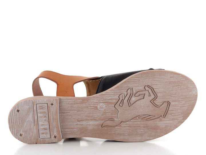 Mustang sandály s plným nártem černé 1388-808-009