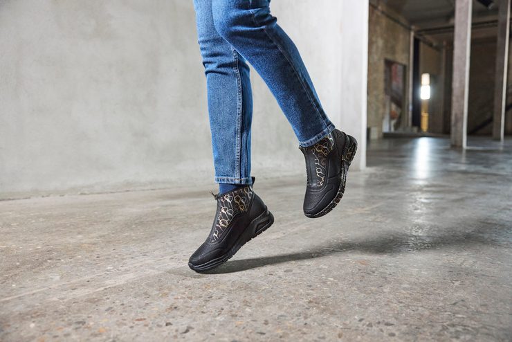 Rieker športovejšia členková obuv s predným zipsom čierna M4953-00