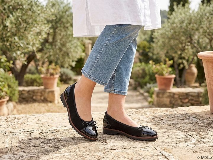 Gabor semišové baleríny s lakovanou špičkou a pätou 04.100.37