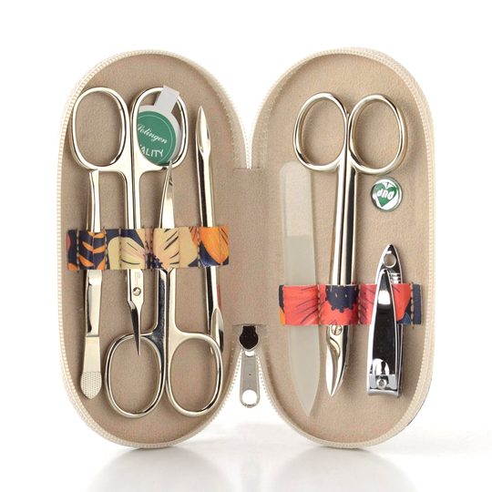 Květinová manikúra se Solingen nůžkami