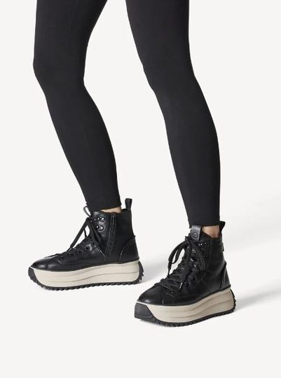 Tamaris šněrovací kotník na vysoké platformě Black 1-26888-39