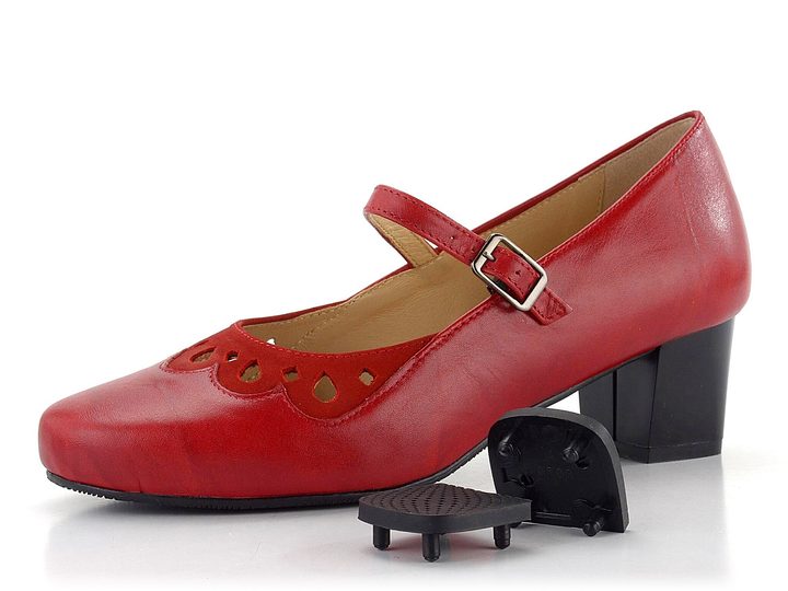 Barton lodičky červené prořezávané s nártovým páskem  R24102