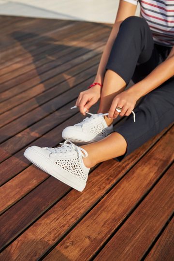 Rieker biele sneakers tenisky s vypaľovaným vzorom L8831-80