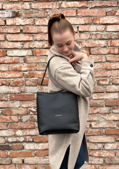 Elega kabelka cez rameno čierna/strieborné kovanie 69797