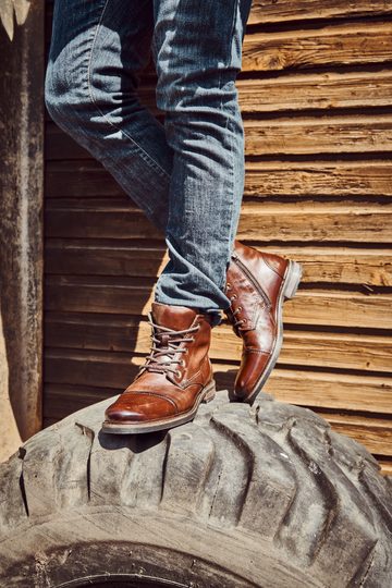 Bugatti vyšší šněrovací kotník koňakový 331-78239-1000