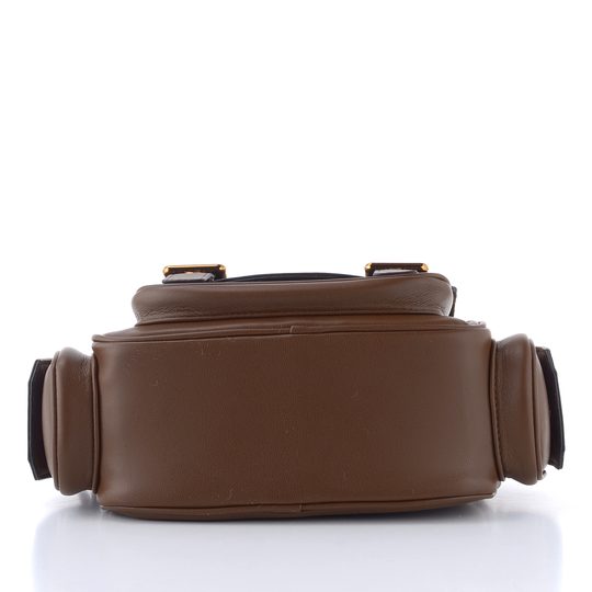 Hispanitas crossbody kabelka s klopou avellana BI254143