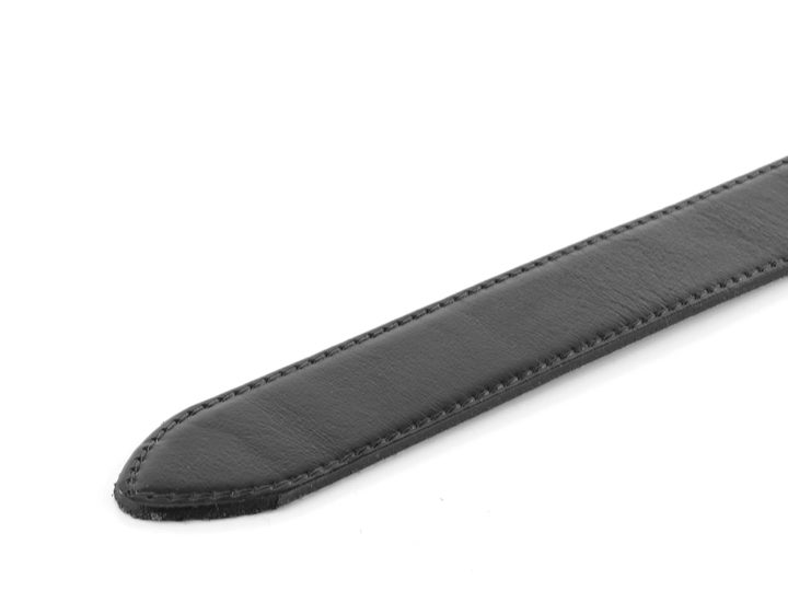 Černý kožený opasek s obdélníkovou sponou 32 mm