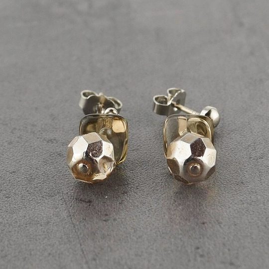 Náušnice ze skleněných kamenů visací šedé/stříbrný pokov