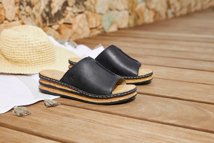 Rieker černé pantofle na klínku 629M9-00