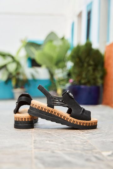 Rieker černé sandály se širokým nártem a gumičkami V7972-00