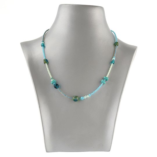 Náhrdelník ze skleněných kamenů a rokajlů mint/tyrkys