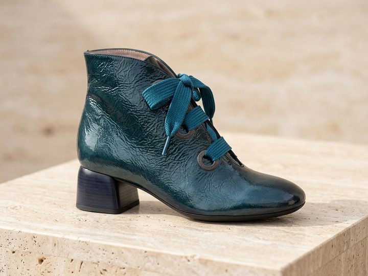 Hispanitas lakovaný šněrovací kotník na podpatku Varsovia teal HI265052