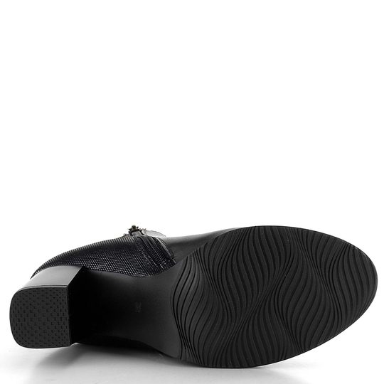 Barton kotník na podpatku černý s lesklou patní částí 24-2531