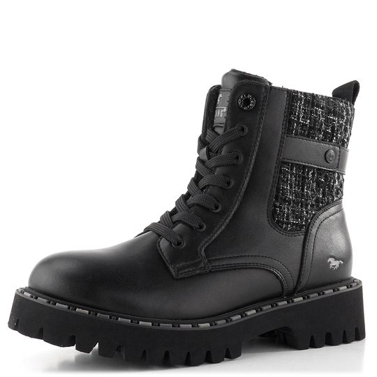 Mustang šněrovací kotník na hrubé podešvi black 15M0302007