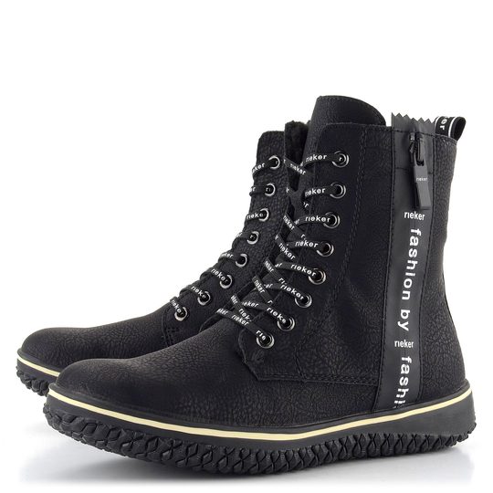 Rieker kotník s ozdobným nápisem černý Z4218-00