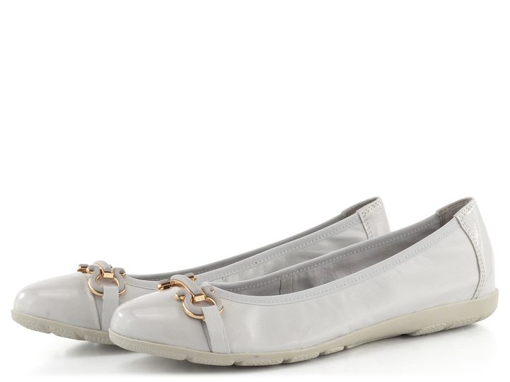 Caprice šedé kožené baleríny so zdobenou špičkou Light Grey 9-22172-20
