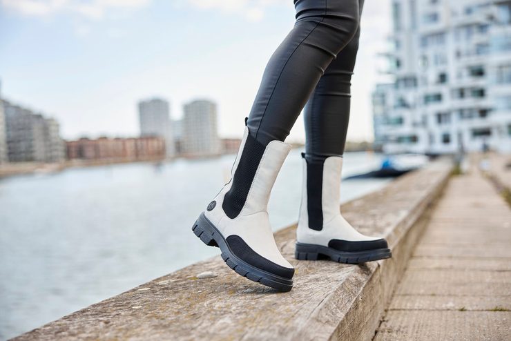 Rieker vyšší chelsea kotník na hrubé podešvi béžový Z9170-60