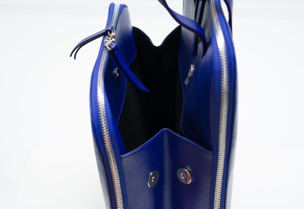 Glamadise - Italian fashion paradise - Real leather shoulder bag Guy Laroche  Paris - Blue - Guy Laroche Paris - Handbags - Leather bags - Glamadise -  italian fashion paradise