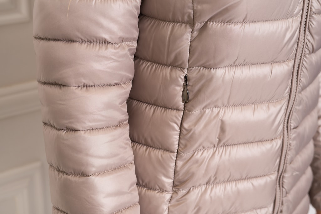 Glamadise.sk - Jednoduchá dámska zimná bunda s pravou kožušinou béžová -  Due Linee - Poslední kusy - Zimné bundy, Dámske oblečenie - GLAM, protože  chci být odlišná!