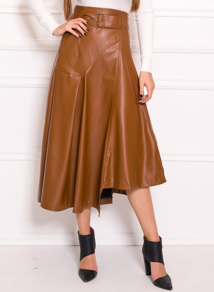 Glamadise.sk - Dámska asymetrická koženková sukňa s opaskom - hnedá - Due  Linee - Sukne - Dámske oblečenie - GLAM, protože chci být odlišná!