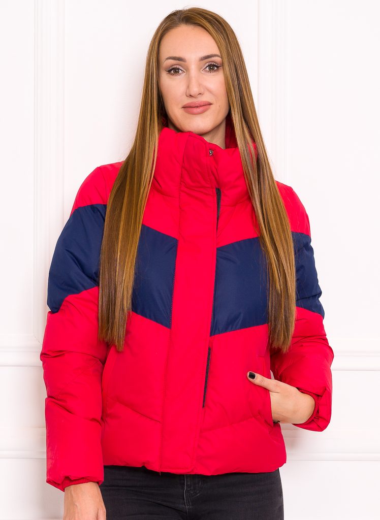 Glamadise.sk - Dámska športová krátka bunda červeno - modrá - Due Linee -  Zimné bundy - Dámske oblečenie - GLAM, protože chci být odlišná!